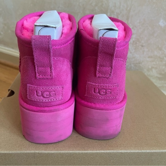UGG CLASSIC ULTRA MINI PLATFORM BOOT TAFFY PINK FUCHSIA WOMENS SZ  US 7 EU 38 - Picture 4 of 14